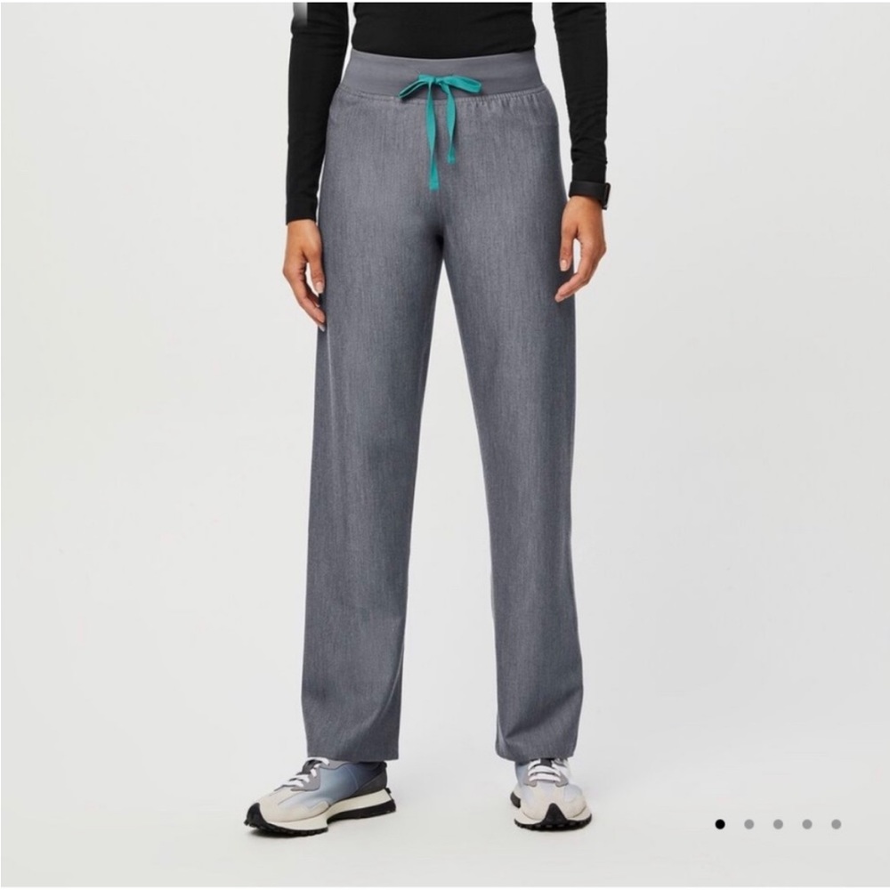 NWT Figs Livingston Basic Pants Petite